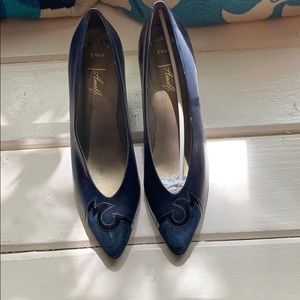 Vintage Amalfie navy heels, never worn!